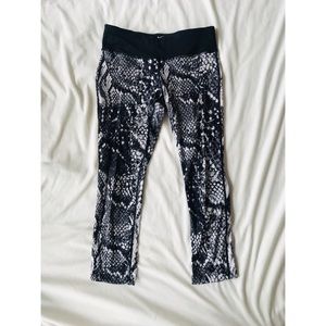 Nike Dri-Fit snakeskin print capri leggings